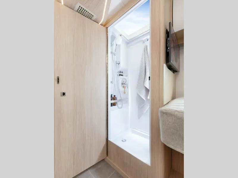 2027 Leisure Travel Wonder 24RTB