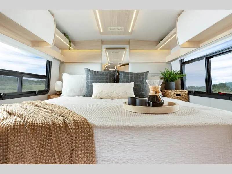 2027 Leisure Travel Wonder 24RTB