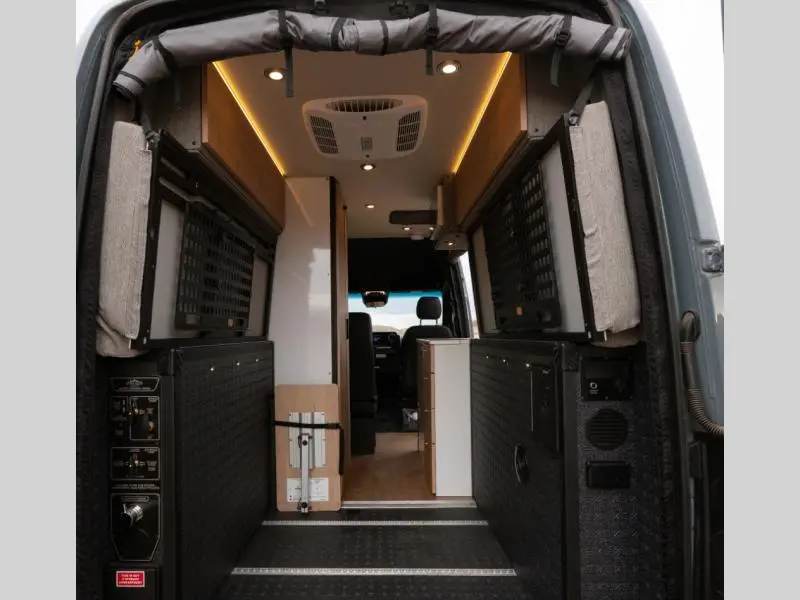 2026 Storyteller Overland Storyteller Overland DARKMODE XO