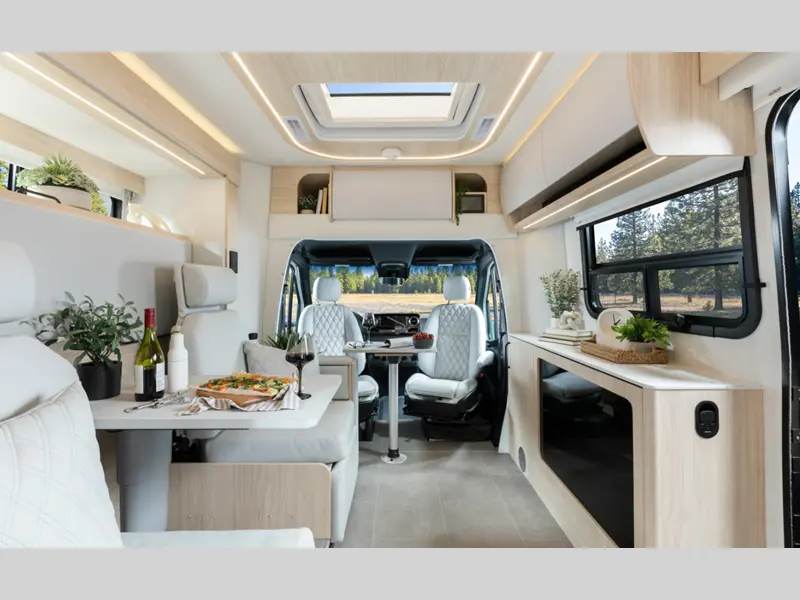 2027 Leisure Travel Unity U24MBL