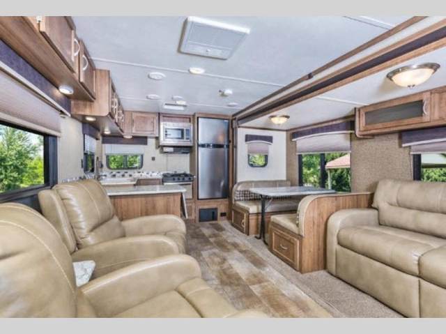 2018 GULFSTREAM FRIENDSHIP 295 SBW