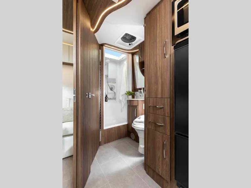2027 Leisure Travel Unity U24FX