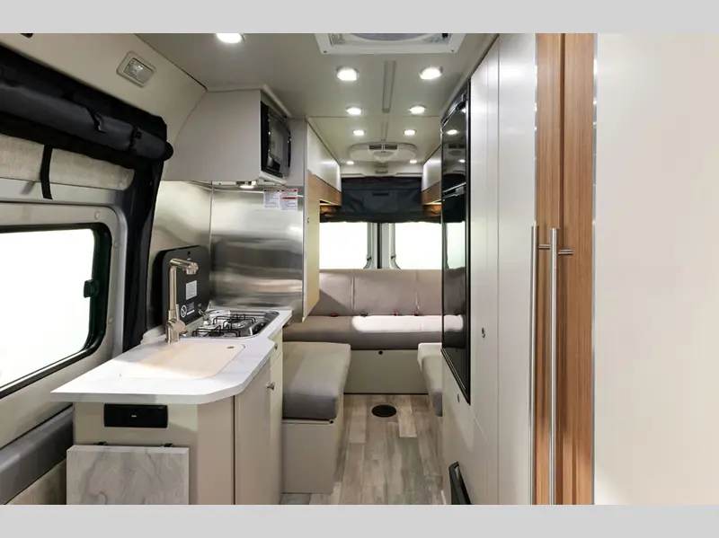 2027 Roadtrek Roadtrek Play SRT