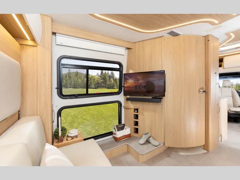 2027 Leisure Travel Unity U24RL