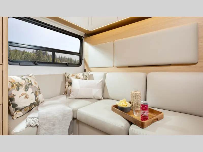 2027 Leisure Travel Unity U24RL