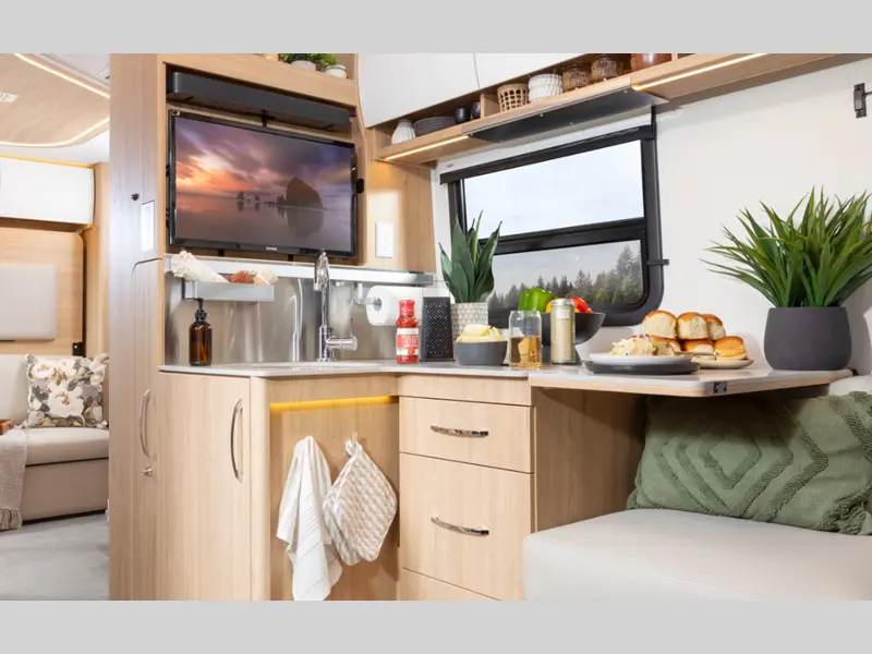 2027 Leisure Travel Unity U24RL