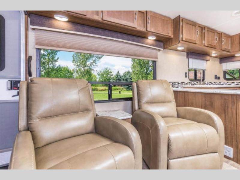 2018 GULFSTREAM FRIENDSHIP 295 SBW