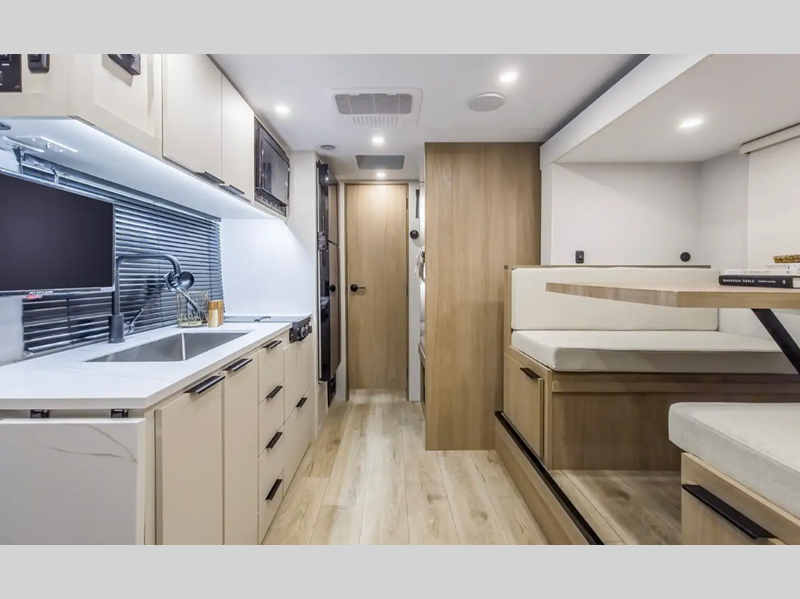 2027 WINNEBAGO MICRO MINNIE 2200 FRB