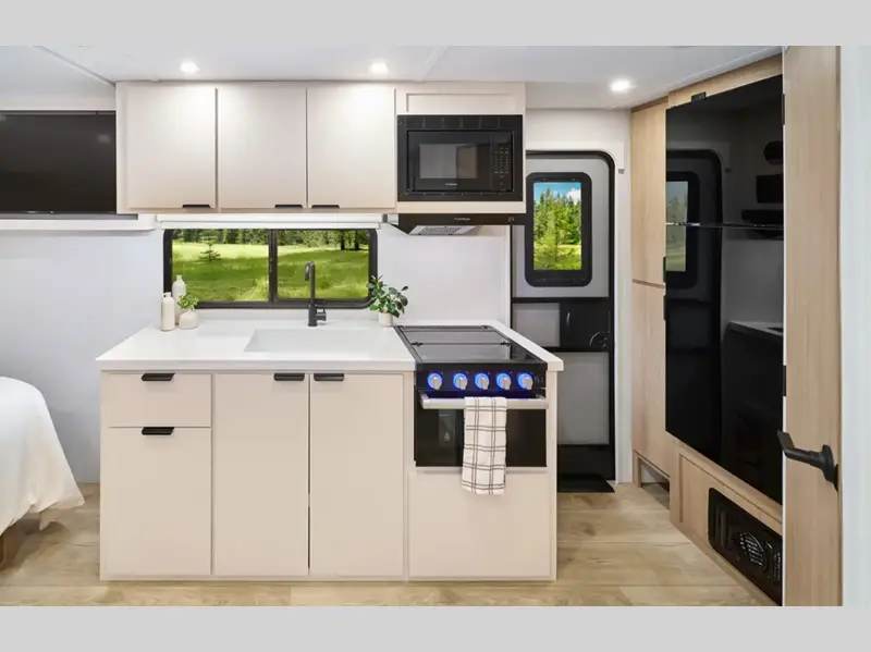 2027 Winnebago Thrive 18FBS