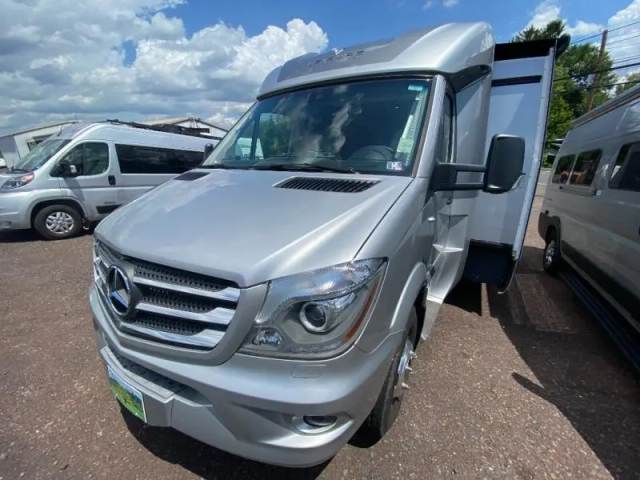 2019 Leisure Travel Unity U24MB