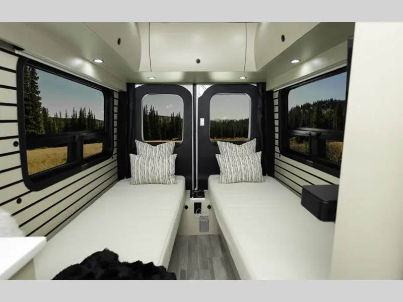 2027 Pleasure-Way Plateau TW