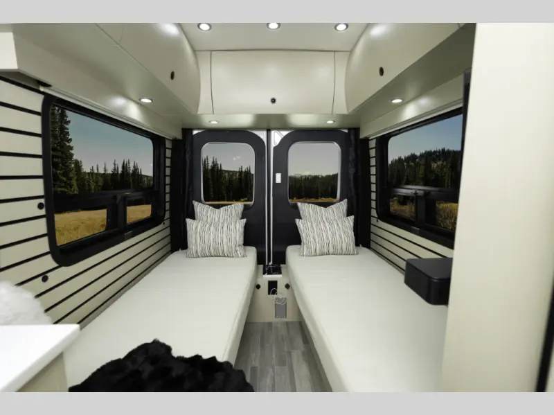 2027 Pleasure-Way Plateau TW