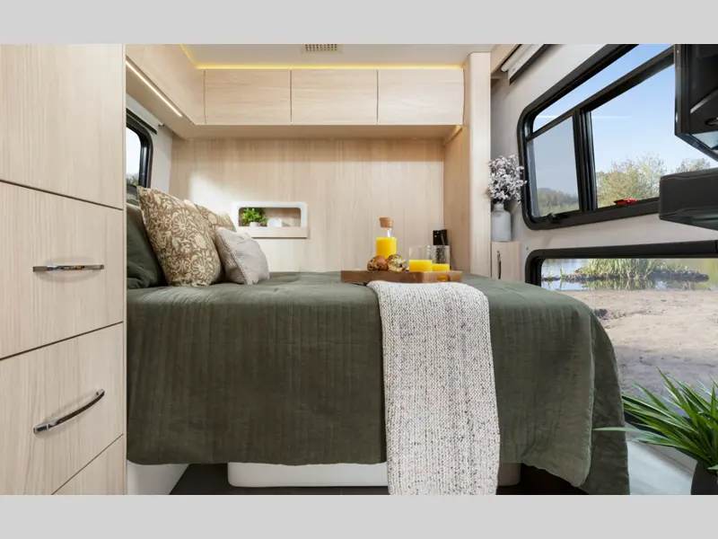 2027 Leisure Travel Unity RL AWD