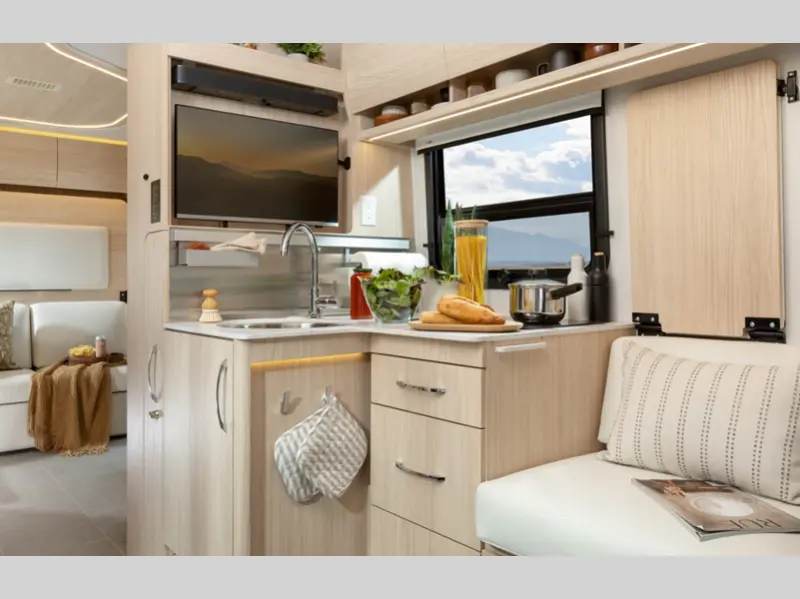 2027 Leisure Travel Unity RL AWD