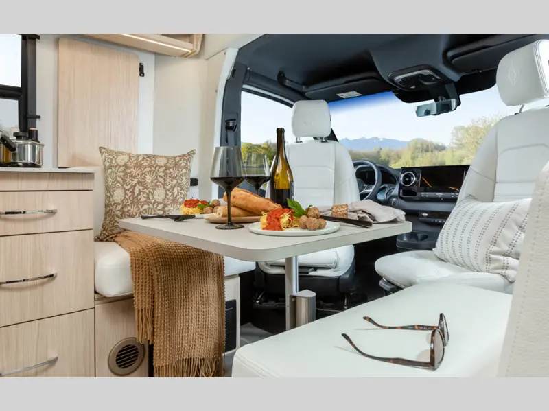 2027 Leisure Travel Unity RL AWD