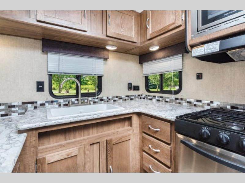 2018 GULFSTREAM FRIENDSHIP 295 SBW