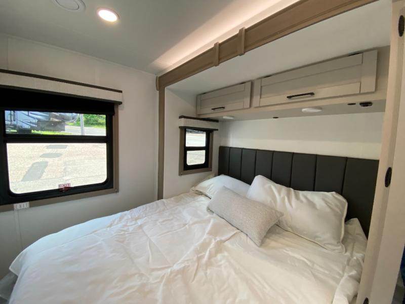 2027 Jayco Melbourne 24L