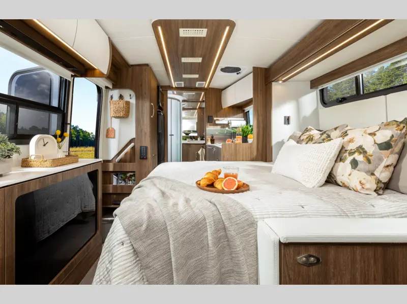 2027 Leisure Travel Wonder 24MBL