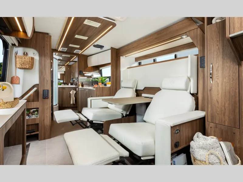 2027 Leisure Travel Wonder 24MBL