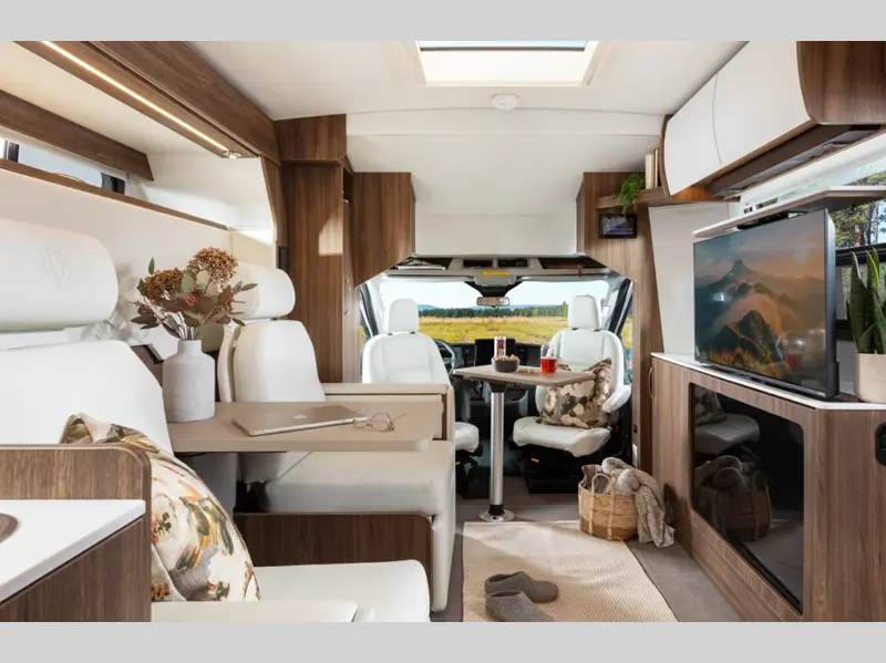 2027 Leisure Travel Wonder 24MBL