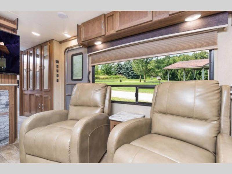 2018 GULFSTREAM FRIENDSHIP 295 SBW