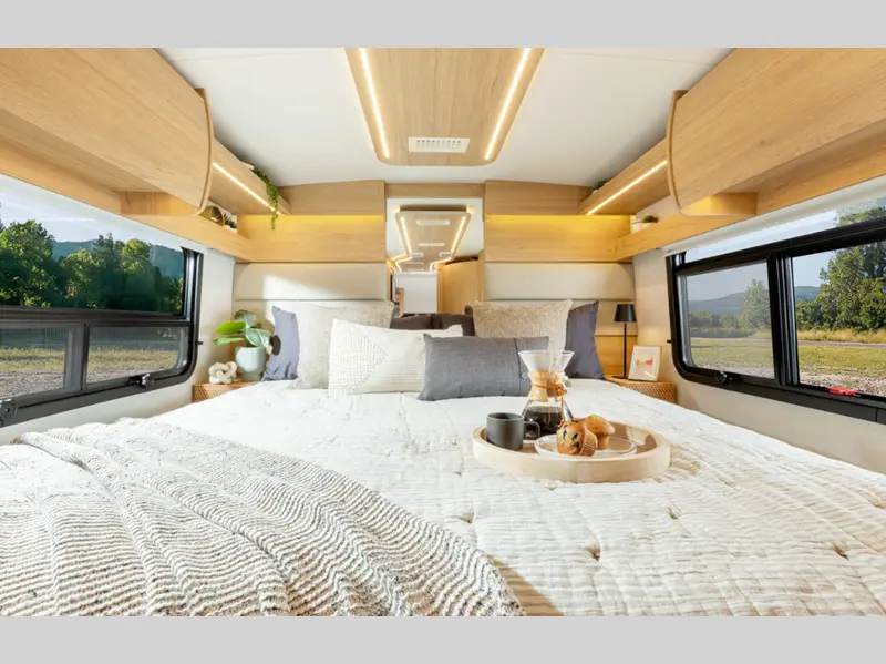 2027 Leisure Travel Wonder 24RTB