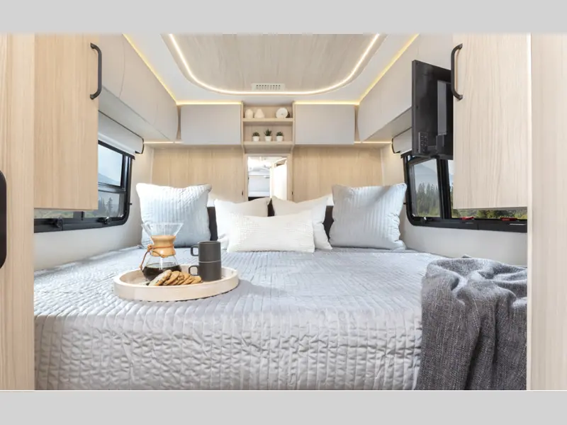2027 Leisure Travel Unity U24TB