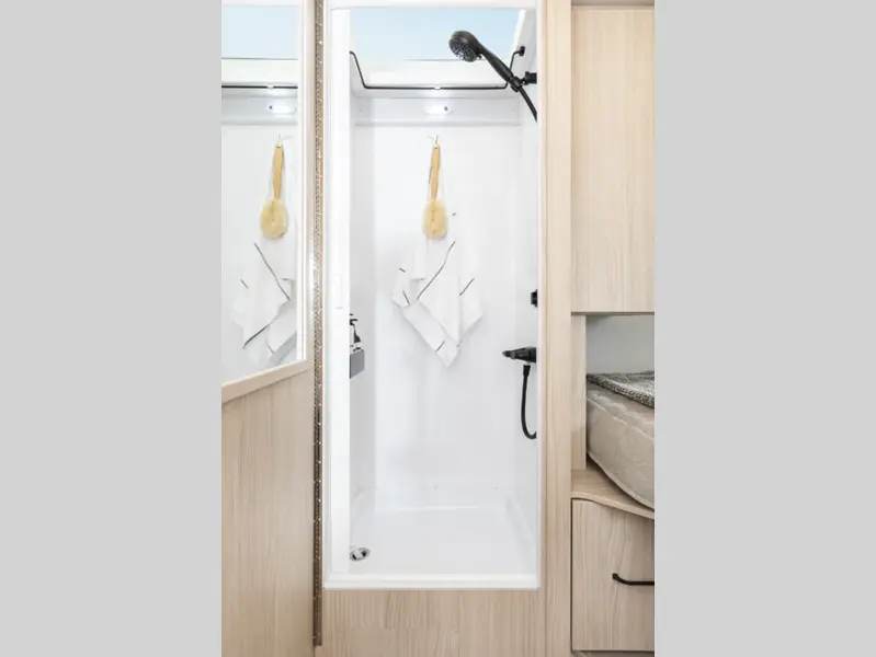 2027 Leisure Travel Unity U24TB