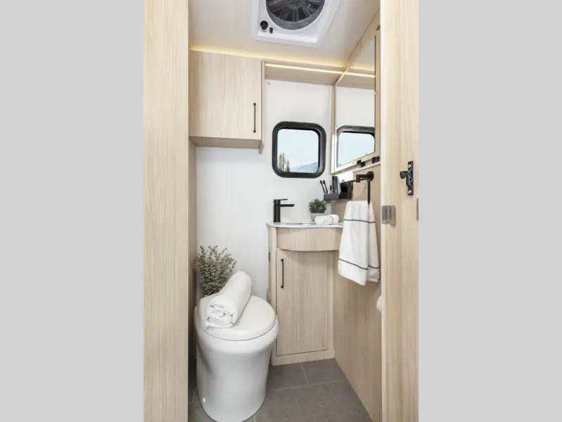2027 Leisure Travel Wonder 24RL