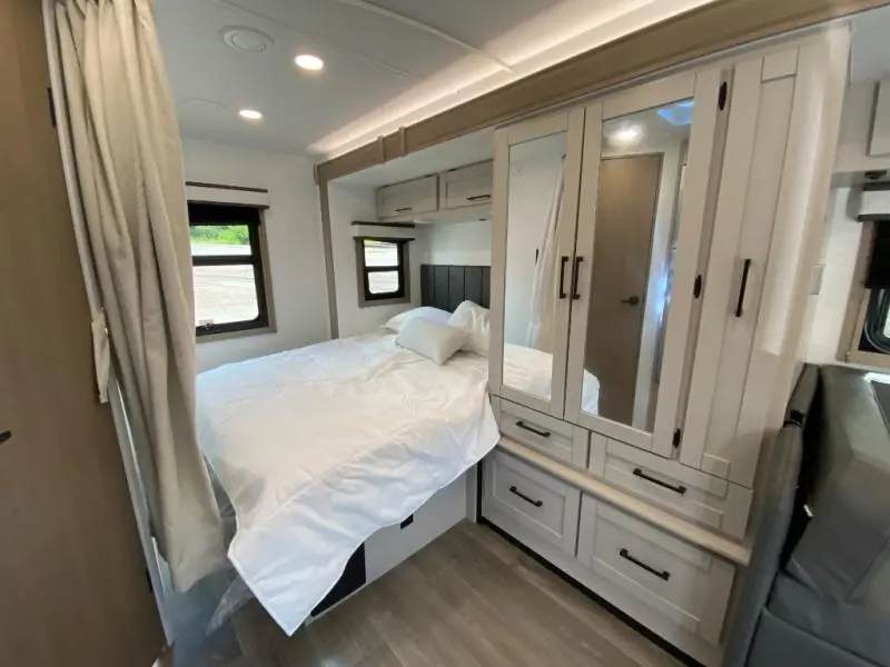 2027 Jayco Melbourne 24L