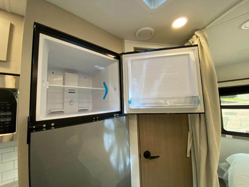 2027 Jayco Melbourne 24L