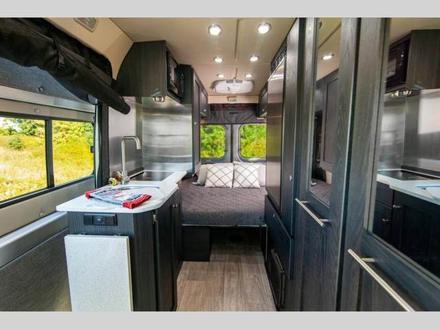 2022 ROADTREK ZION SRT