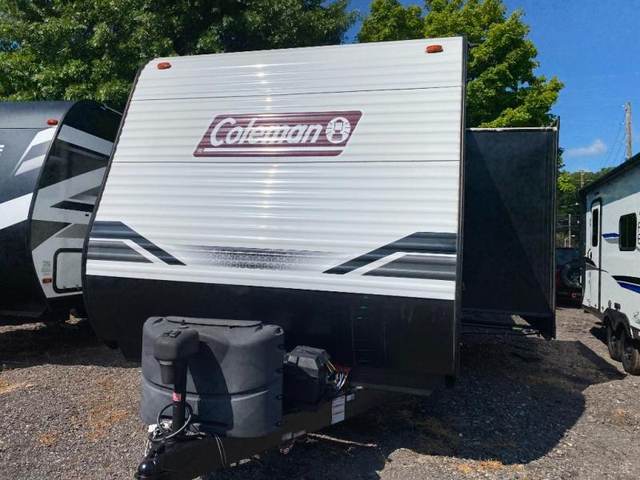 Used 2022 Dutchmen RV Coleman Lantern Series 300TQ
