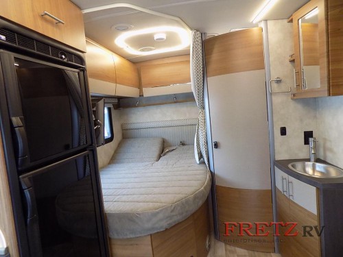 Winnebago Navion 24J Class C Motorhome Bed